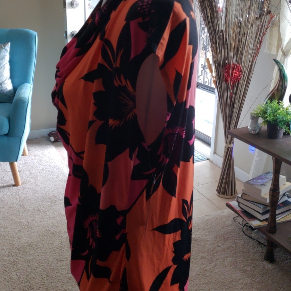 Top - Picture 2 of 4